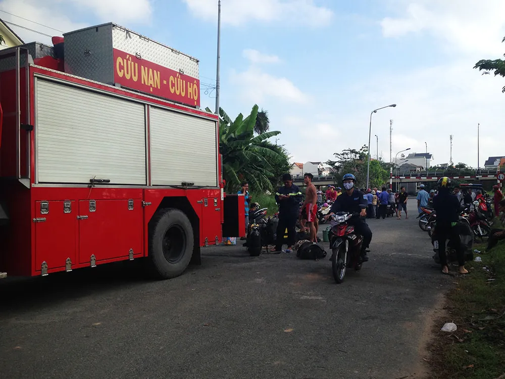 Tiếp tục tìm kiếm bé gái dưới sông Giồng Ông Tố ảnh 1